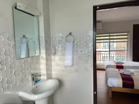 Hotel Sohum Отели рядом с достопримечательностью «Trailokya Mohan Narayan Temple»