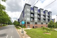 Spacious 2Bd with Private Balcony and Free Parking Hotel in zona Spectrum Center