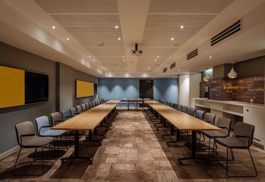 이비스 예레반 센터 건물 외관