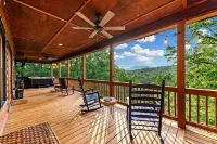 Unique Cabin! Close to Blue Ridge GA and Murphy NC. Hot Tub Has an Amazing View.