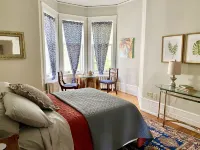 Best Location! Walk, Shop & Eat on Summit, Grand & Selby; Sleeps 15!