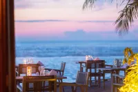 Komandoo Island Resort & Spa - Pool