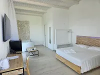 Luxury Pool Suites - Città Bianca Hoteles en Zona Industriale Val Pescara