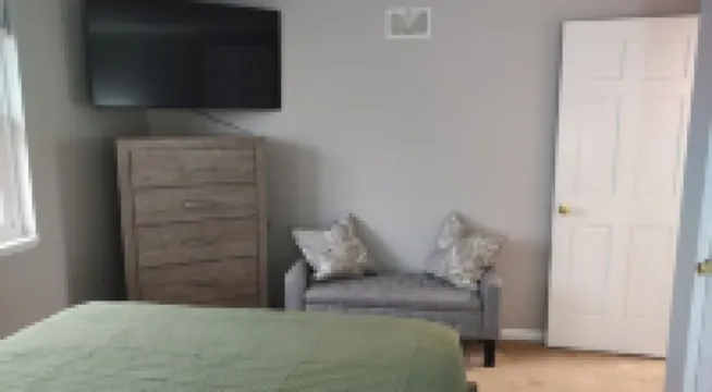 11 Min from Buf Airport, 19 Min from Bills Stadium, 35 Min from Niagara Falls!