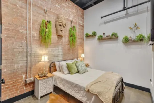 Urban Artistry Loft Retreat Отели в г. Кингспорт