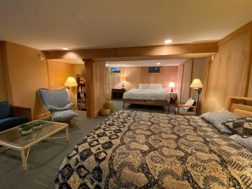 Spacious, pet-free mountain retreat perfect for hosting groups on 15 acres