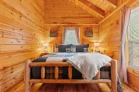Amazing Grace Cabin at Red River Gorge! Million dollar views! Sleeps 12! Hot tub