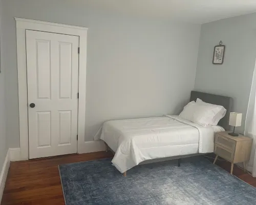 Charming 2-bedroom apartment in nice Sharon with WiFi, AC near Gillette Stadium 샤론 호텔