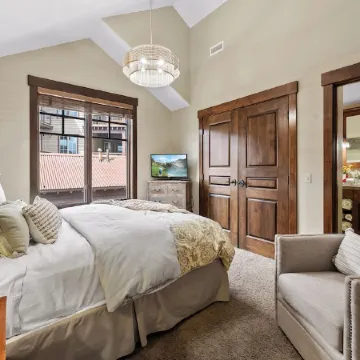 Private Hot Tub Ski-in-Out Park City Condo.  Free Shuttle Silver Star Lift Open