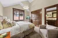 Private Hot Tub Ski-in-Out Park City Condo.  Free Shuttle to Pcmr/Deer Valley