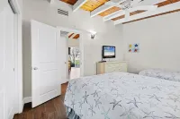 Gulfside No Roads to Cross  1-bedroom condo with AC, WiFi On Siesta Key Beach.. - 2-Star