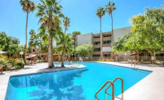 Charming 1-Bdrm Condo Steps to Old Town Scottsdale
