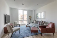 Sun-Drenched 3Br Loft with Outdoor Space Near NYC