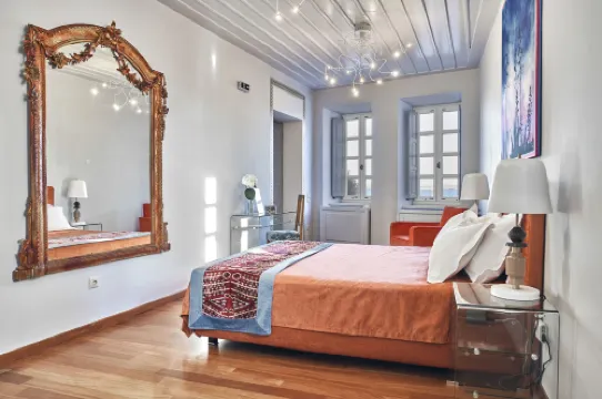 Villa Selena - 1830s Art-House Suites in Vaporia, 50m from Asteria Beach