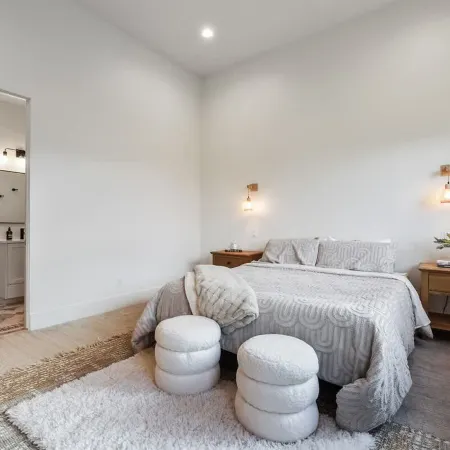 Luxurious Estate - Private Guesthouse Near Lake