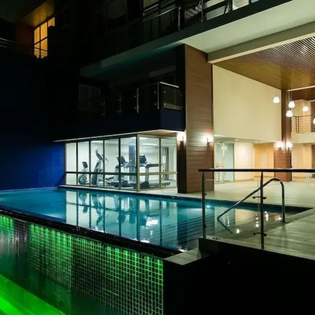 Apartment with Roof Top Pool.