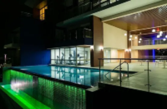 Apartment with Roof Top Pool.