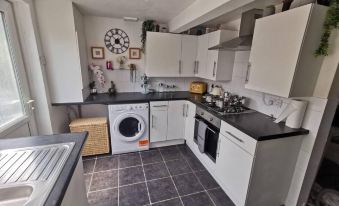Stunning 2-Bed House in Macclesfield Cheshire
