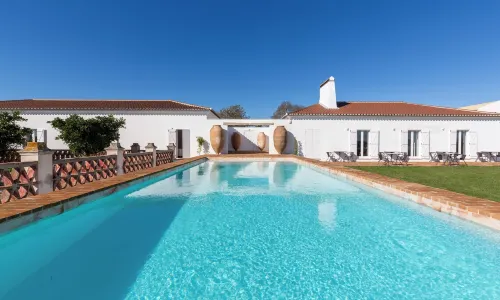 Cenoura-Brava Villas & Suites.