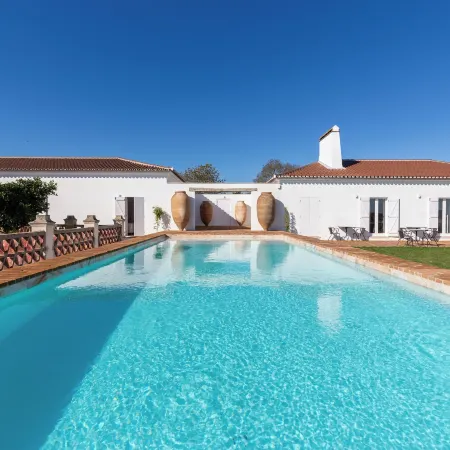 Cenoura-Brava Villas & Suites.