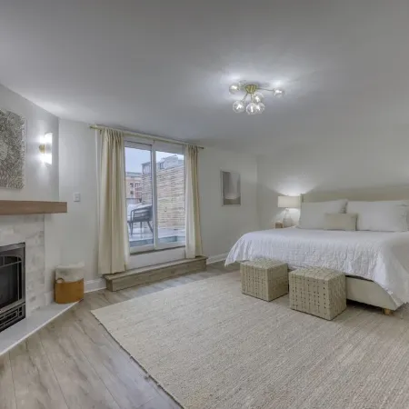 Deluxe Downtown Lancaster 3BD - Rooftop & Parking