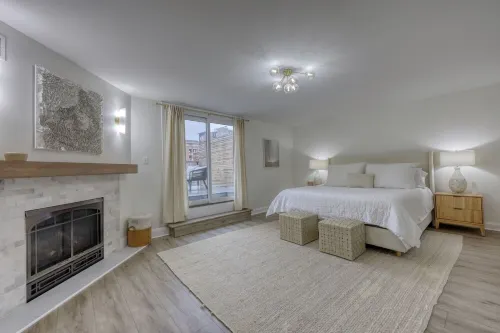 Deluxe Downtown Lancaster 3BD - Rooftop & Parking