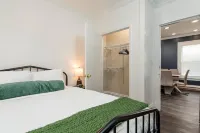 3 miles to B Ball, 5 min walk to Downtown! Stocked Kitchen, AC, WiFi, W/D Hotels near Community Arts Network of Oneonta
