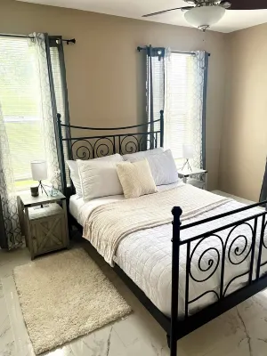 Welcome to The Charming Jacksonvilla 2-bedroom house great location!