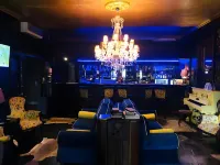 Shangri-La Country Hotel & Spa - bar