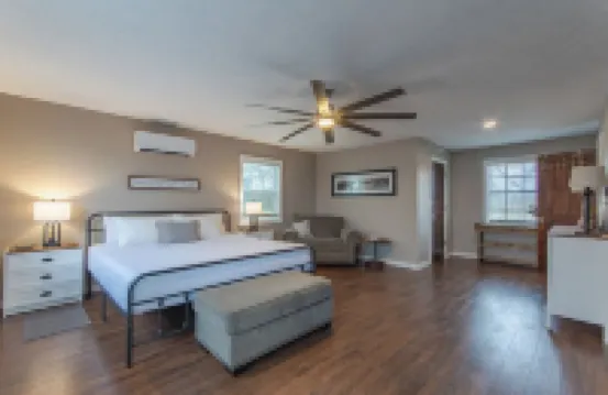 Screened Patio on Pickwick River- Boat & RV Parking, Fishing Pier- Dogs allowed