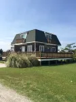 Beautiful Sunsets, Short walk to the Beach, Pet Friendly!