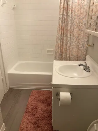 Private Room for Rent in 2 bedroom townhouse