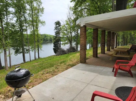 Mayo Lake Lower Unit Highend, Clean, Updated