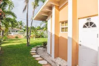 COCONUT PALM HIDEAWAY-QUEEN Hotels in 