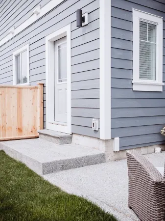 Quiet, above-garage suite in Royal Bay