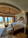 2-Story Premium PENTHOUSE Sandy Beach-Front Condo Hotel a 