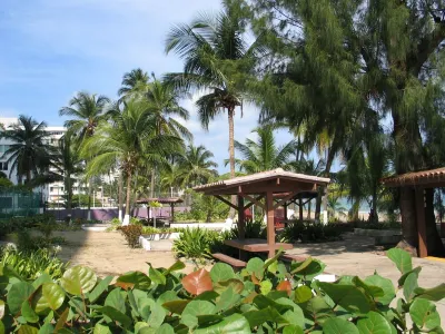 Oceanfront Condo with SPECTACULAR Ocean View, Free Parking, W/D, Dishwasher