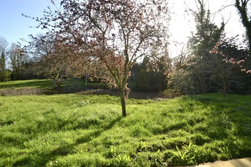 3 bed converted chapel with lake view Hotels in Horsham