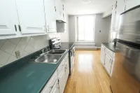 Apartment in the downtown area.  Close to shopping and restaurants. Hotels in Cornwall