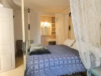 House with garden in the heart of Cogolin. Hotel a Cogolin