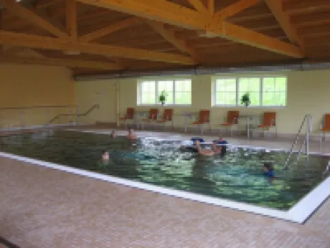 Stylish and cozy: Austrian wooden chalet for 8, only 300m from slopes