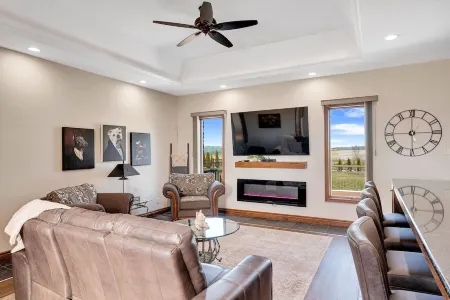 Spacious country lot, minutes from downtown Kingsville !