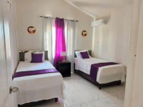 Chillax Portmore. Centrally located, beaches and  restaurants close by. Hotels in 