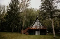 Step Back in Time: Cozy Lakeside Retreat Vintage A-Frame Cabin on Horseshoe Lake