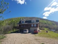 Cabin, 4 Bedrooms + Loft, 4.5 Baths, (Sleeps 8-12) Mountain views with trails