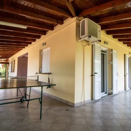 Spacious Villa with heated pool that becomes indoor