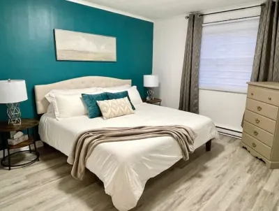 Center City with Recent Renos(King & Double Beds) 紐芬蘭紀念大學附近的飯店