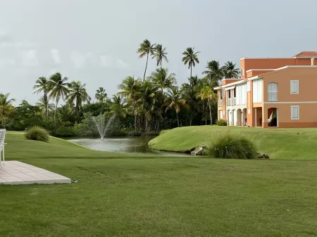 A Great Relaxing Villa with lake view and a few steps from the pool<br><br>