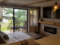 New Remodel! Lakeside Condo w/ Pool, Kayaks, Bikes サンドポイントのホテル