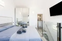 Exclusive apartment with breathtaking sea view, only 100m to the sea,heated pool